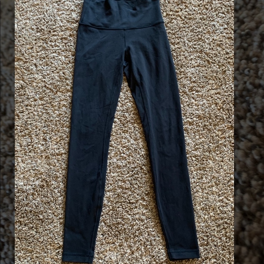 Lululemon Wunder Under black leggings!